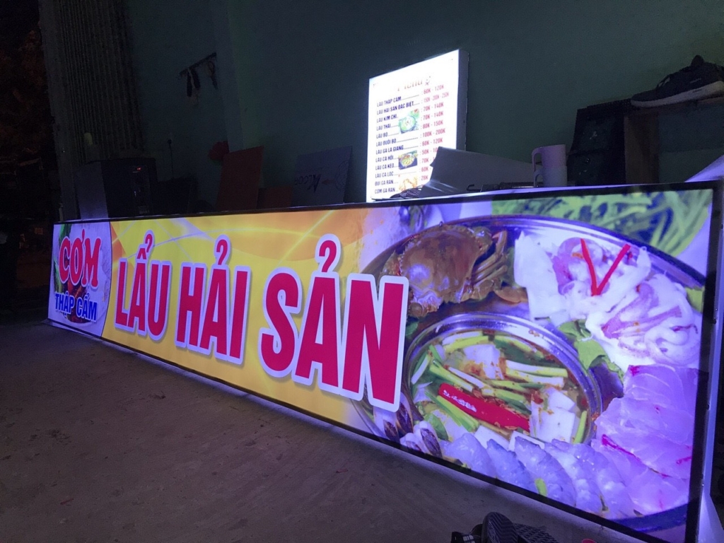 Trước khi bắt tay vào thiết kế, thi công hệ thống biển hiệu, chủ dự án và đơn vị thi công nên cùng nhau khảo sát vị trí thi công