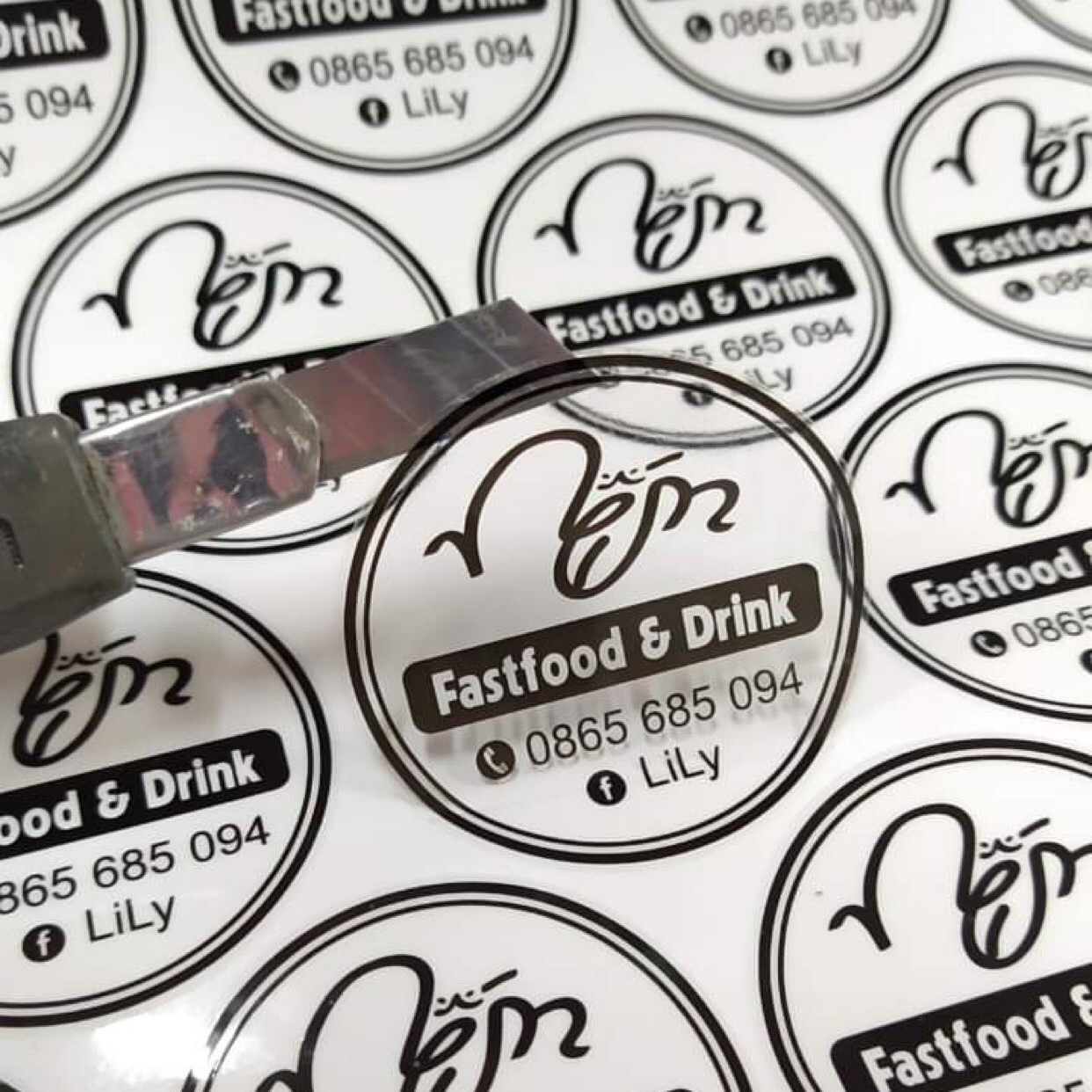 In Decal Trong Cách Để Tối Ưu Chi Phí Khi iN Decal Trong Suốt